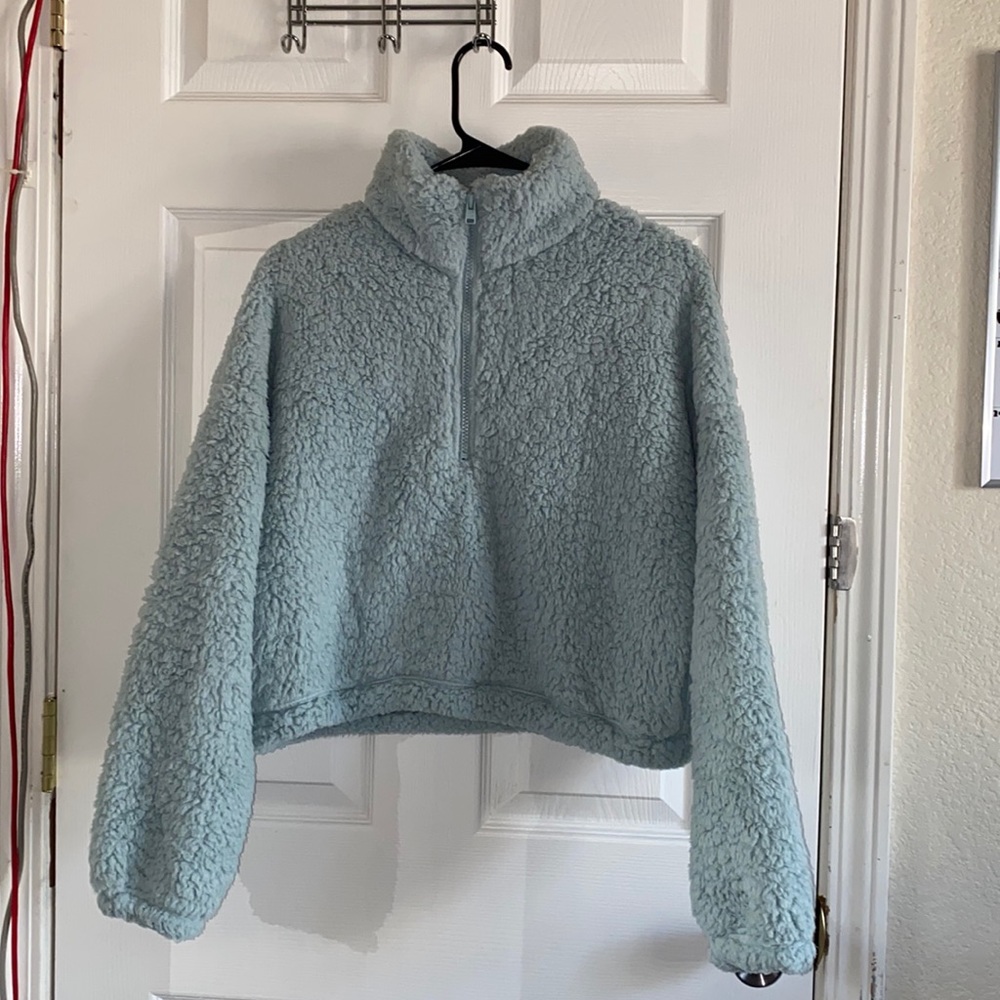 Light blue cropped sherpa quarter zip